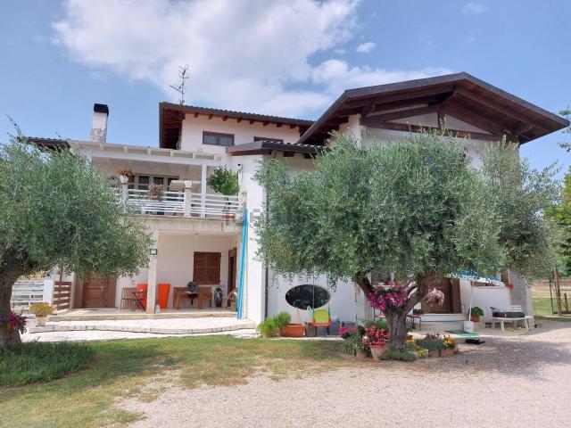 Casa in vendita a Elice, Abruzzo