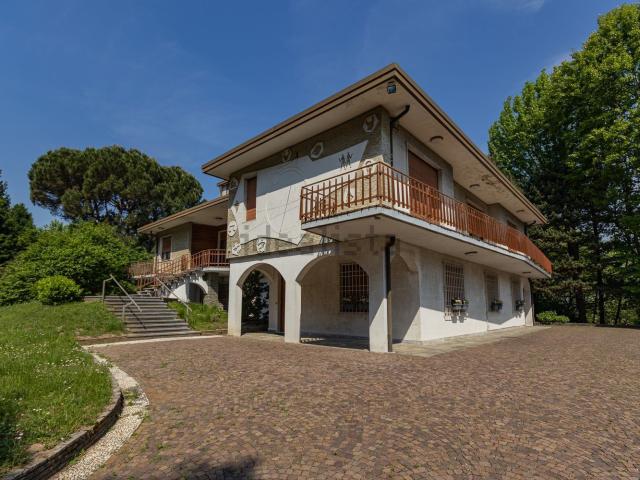 Casa in vendita a Bulciago, Lombardia