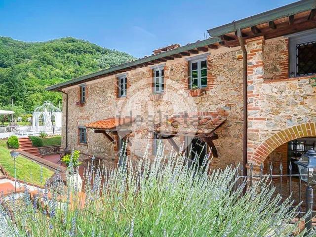 Casa in vendita a Montebello, Camaiore