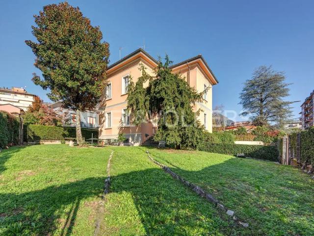 Casa in vendita a Carpesino, Erba
