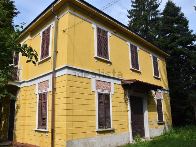 Casa in vendita a Venegono Superiore, Lombardia