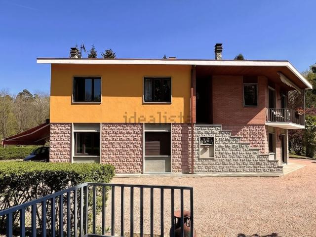 Casa in vendita a Venegono Superiore, Lombardia