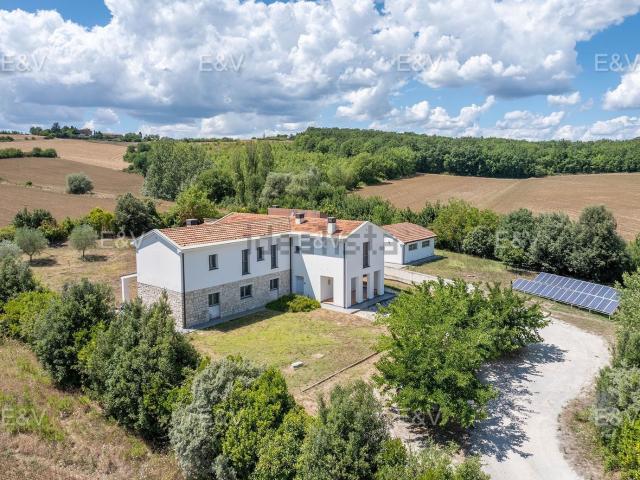 Casa in vendita a Borgo Collestrada, Cenerente