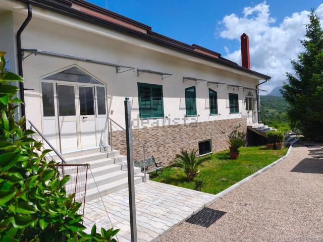 Casa in vendita a Montesarchio, Campania
