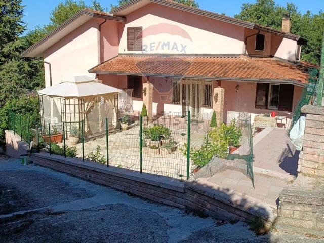 Casa in vendita a Lioni, Campania