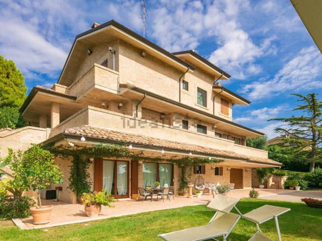 Casa in vendita a Contrada Celeste, Marche
