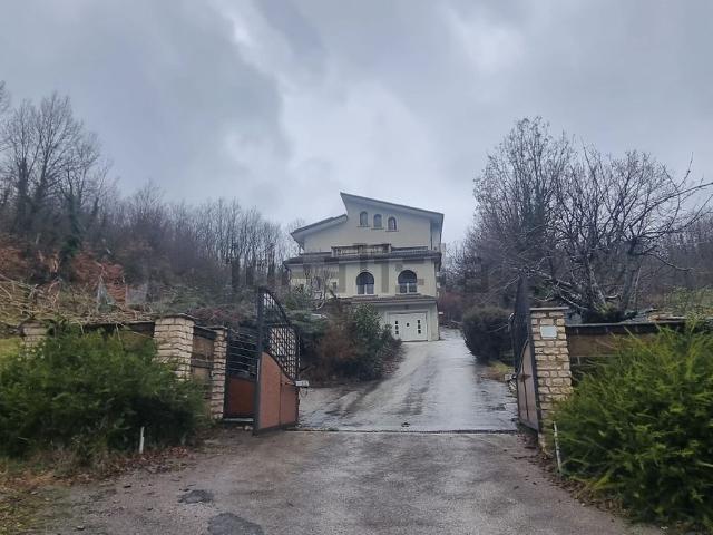 Casa in vendita a Montemarano, Campania