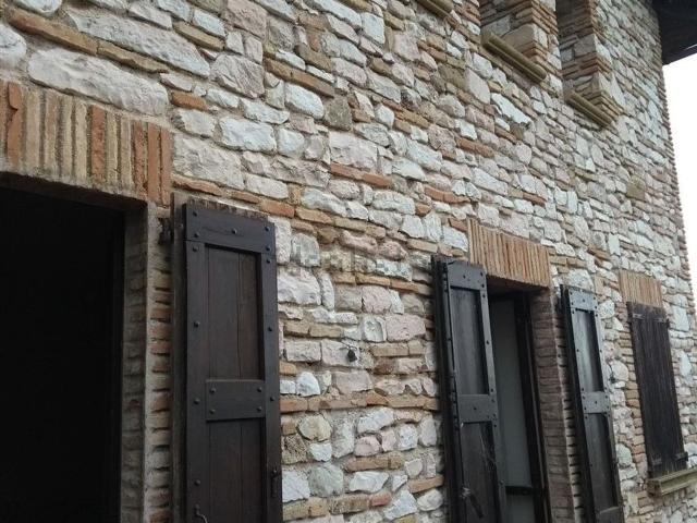 Casa in vendita a Pantana, Marche