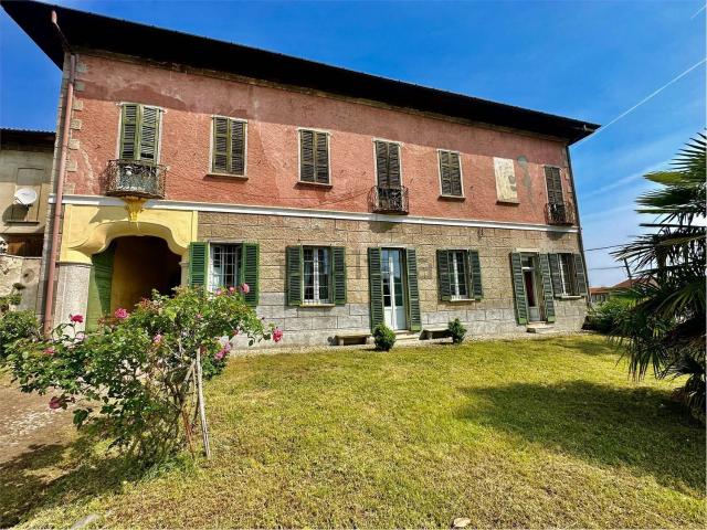 Casa in vendita a Mercallo, Varese