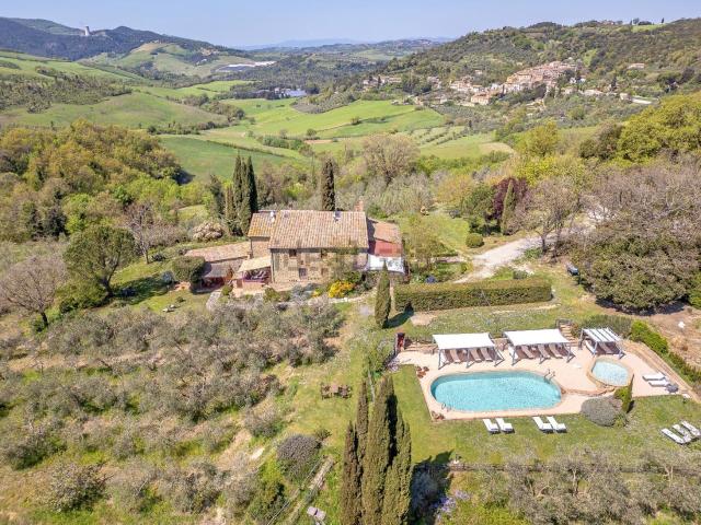 Casa in vendita a Larderello, Toscana