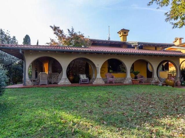 Casa in vendita a Larciano, Castelmartini