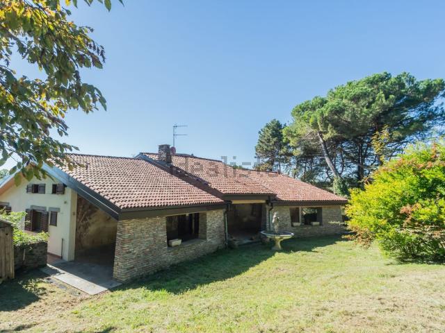Casa in vendita a Varese, Lombardia
