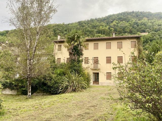 Casa in vendita a Valdobbiadene, Veneto