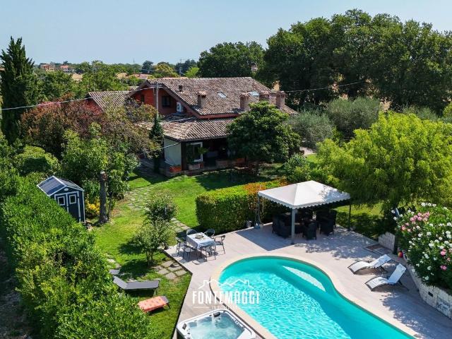 Casa in vendita a Bellocchi, Fano