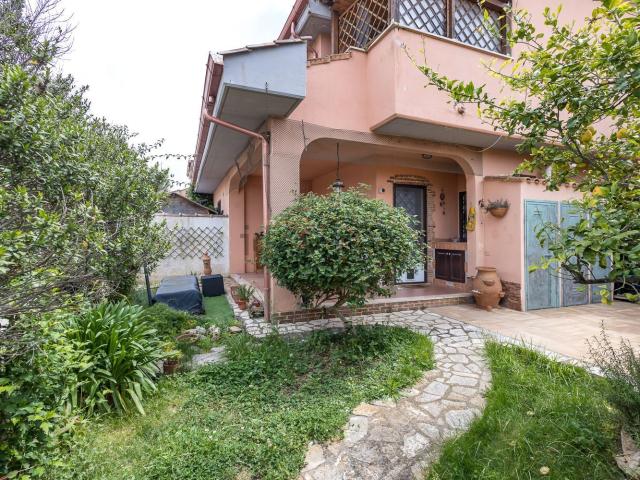 Casa in vendita a Pomezia, Roma Capitale