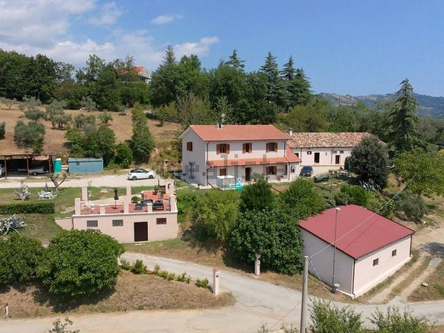 Casa in vendita a Piano della Lenta, Teramo