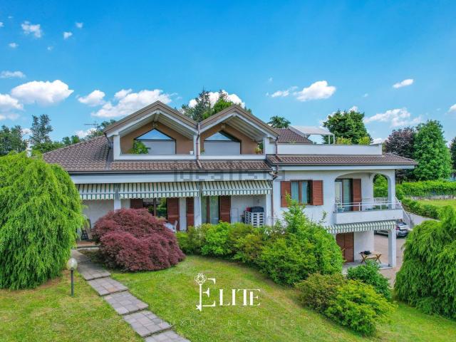 Casa in vendita a Castronno, Lombardia
