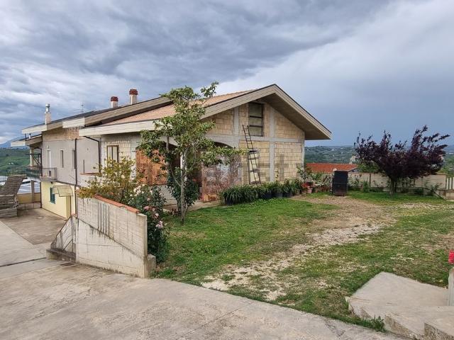 Casa in vendita a Città Sant'angelo, Abruzzo