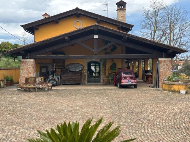 Casa in vendita a Pantan Monastero, Roma Capitale
