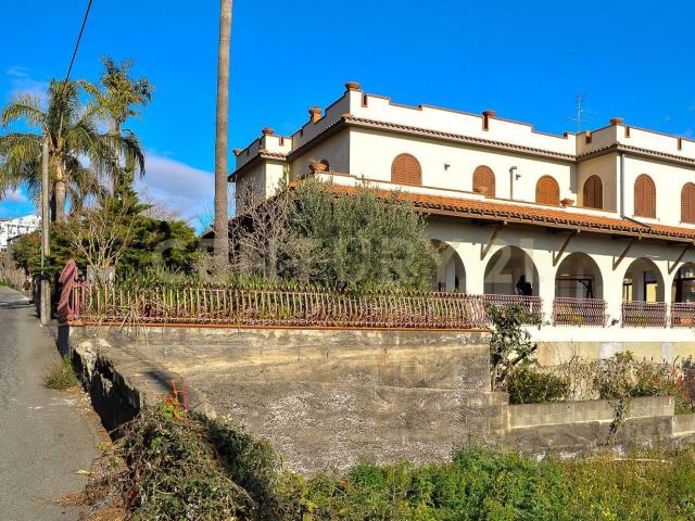 Casa in vendita a Giarre, Sicilia