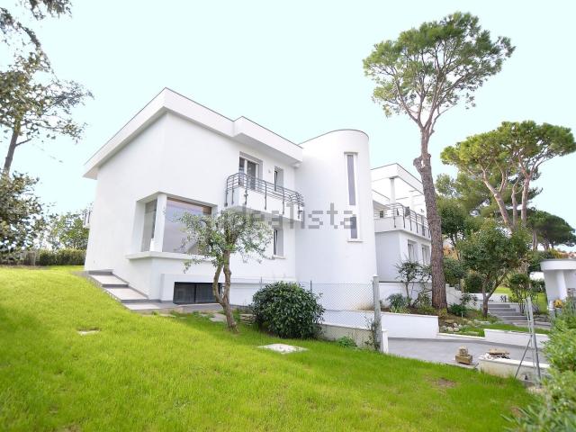 Casa in vendita a Riccione, Reggio Emilia