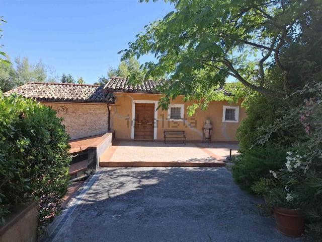 Casa in vendita a Marche, Macerata