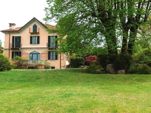 Casa in vendita a Sesto Calende, Lombardia