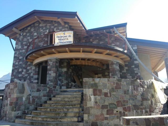 Casa in vendita a Comunità montana della valle Camonica, Artogne