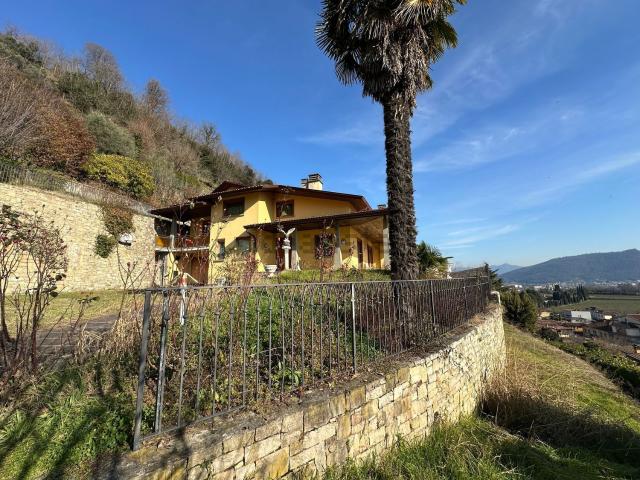 Casa in vendita a Villongo, Lombardia