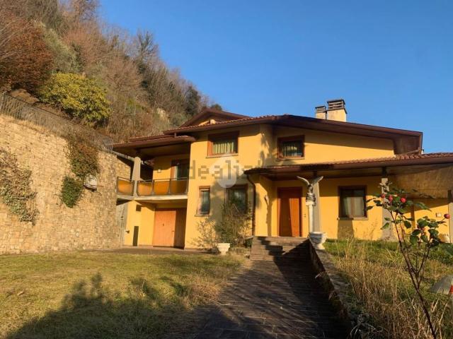 Casa in vendita a Villongo, Lombardia