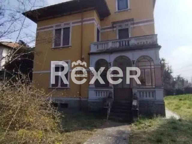 Casa in vendita a Tradate, Lombardia