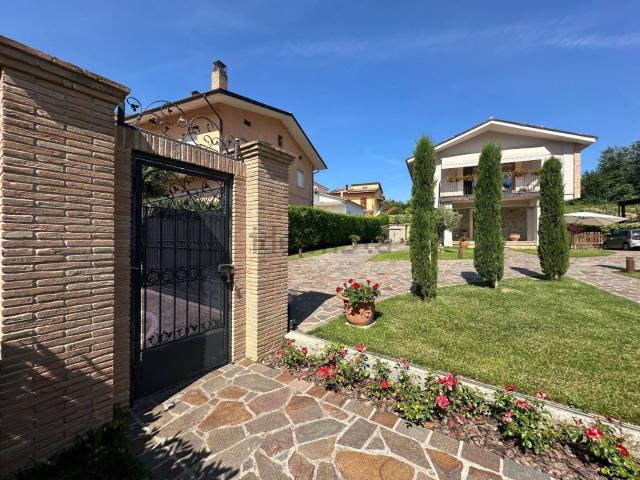 Casa in vendita a Isola Del Gran Sasso, Abruzzo