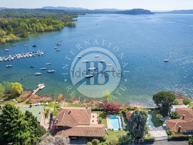 Casa in vendita a Barasso, Lombardia