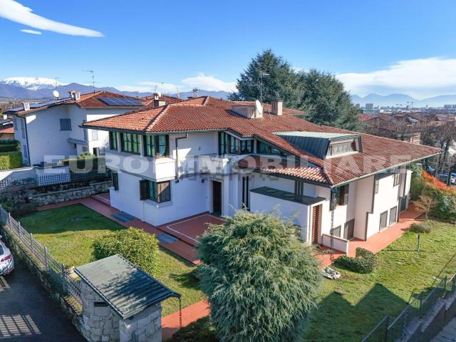 Casa in vendita a Villaggio Famiglia, Rovato