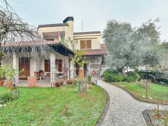 Casa in vendita a Mariano Comense, Como