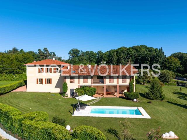 Casa in vendita a Venegono Superiore, Lombardia