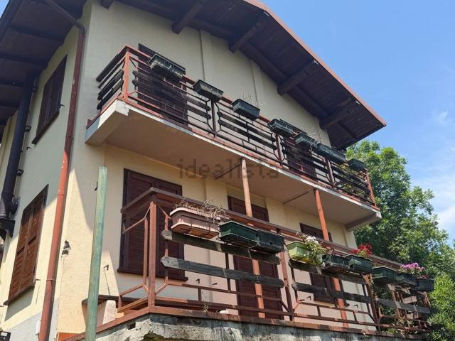 Casa in vendita a Valmadrera, Lombardia