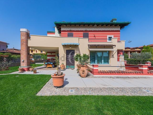 Casa in vendita a Erbusco, Lombardia