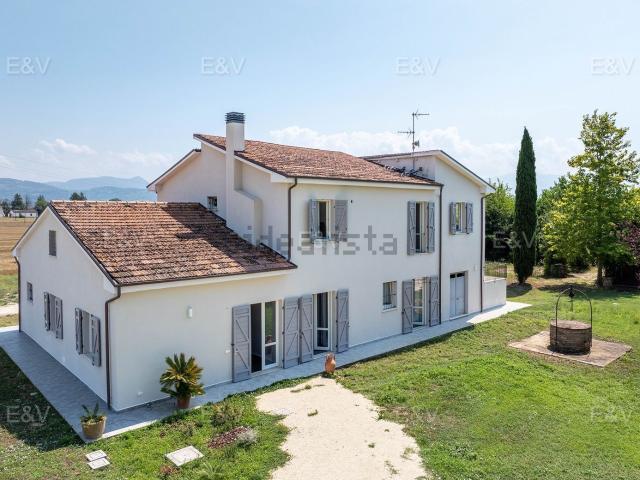 Casa in vendita a Fiamenga, Foligno