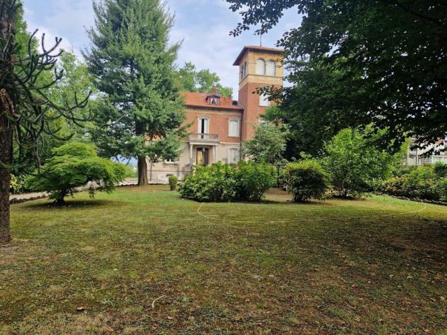 Casa in vendita a Vedano Olona, Lombardia