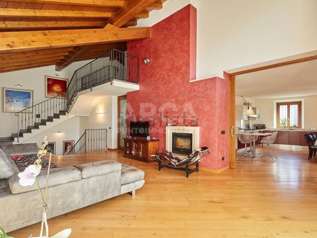 Casa in vendita a Dolzago, Lombardia