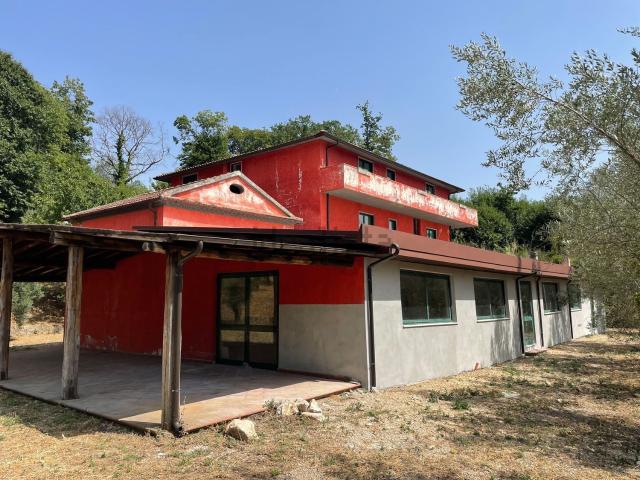 Casa in vendita a Bassiano, Lazio