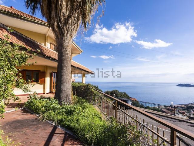 Casa in vendita a Letojanni, Sicilia