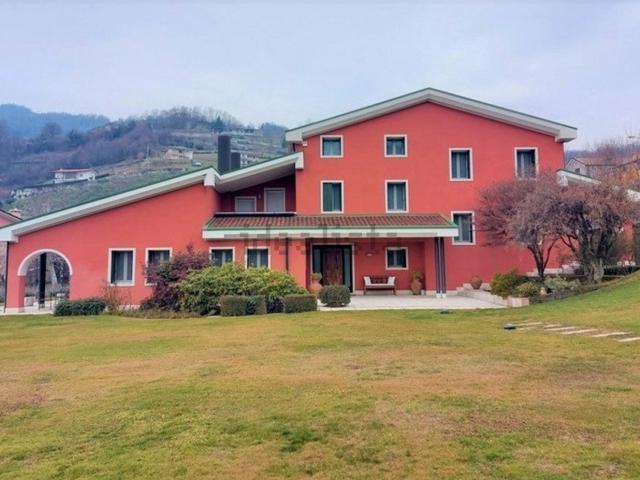 Casa in vendita a Chiampo, Veneto