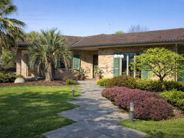 Casa in vendita a Lazzate, Lombardia