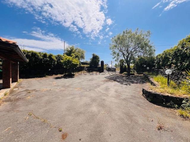 Casa in vendita a Adrano, Sicilia