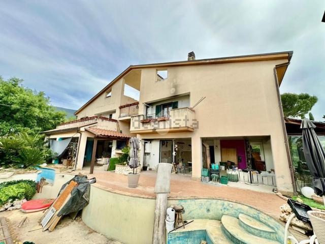 Casa in vendita a Campello Sul Clitunno, Umbria