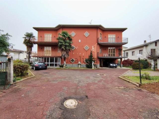 Casa in vendita a Solaro, Lombardia