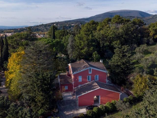 Casa in vendita a Istituto Missionario Sacro Cuore, Foligno