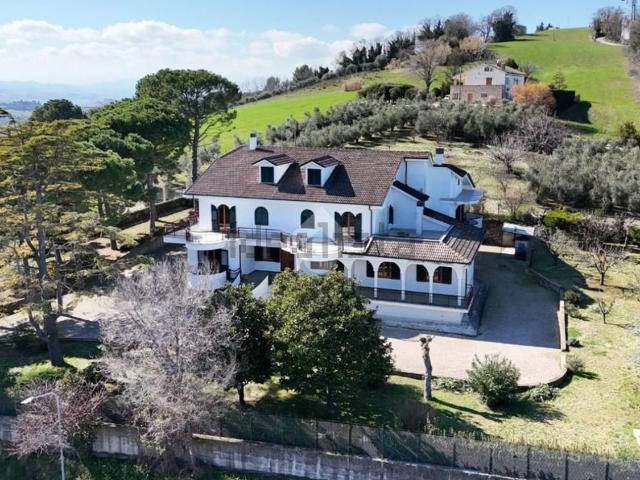 Casa in vendita a Tirassegno, Marche